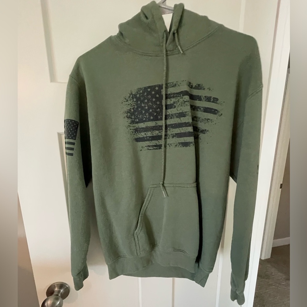 Grunt Style Olive Green Flag Print Men's Hoodie